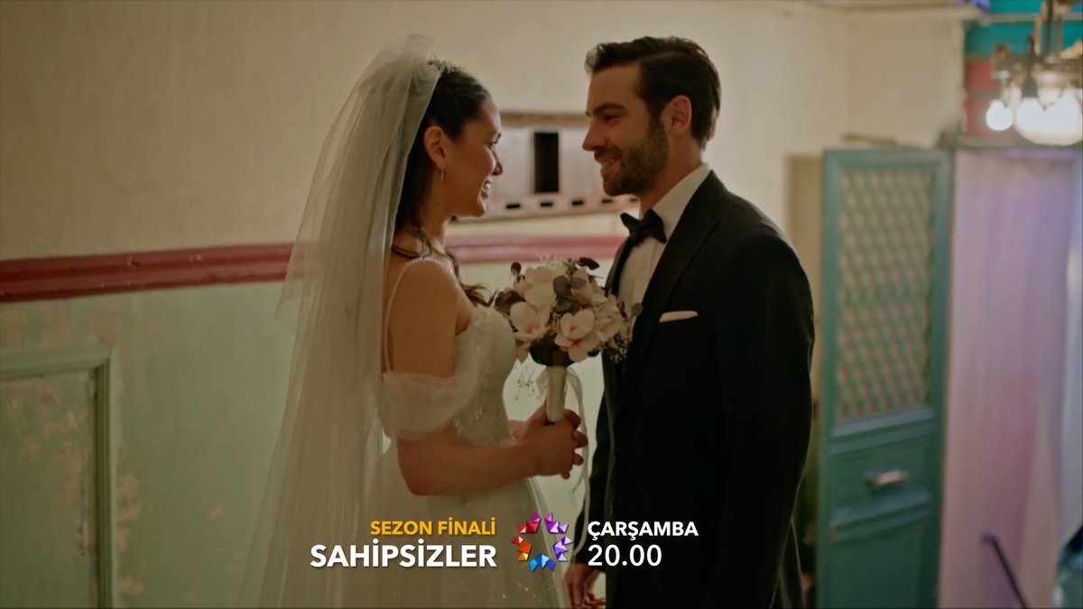 “Bu gökkubbe altında senden daha güzel bir kadın yok.” #Sahipsizler sezon finali tanıtımı! 28. bölüm çarşamba 20.00'de Star'da! Sahipsizlertvdizi