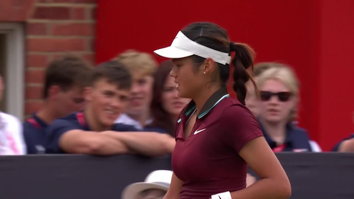 One set away from a semifinal spot! 👀 Zheng takes the first set over Raducanu 6-2. #HSBCChampionships