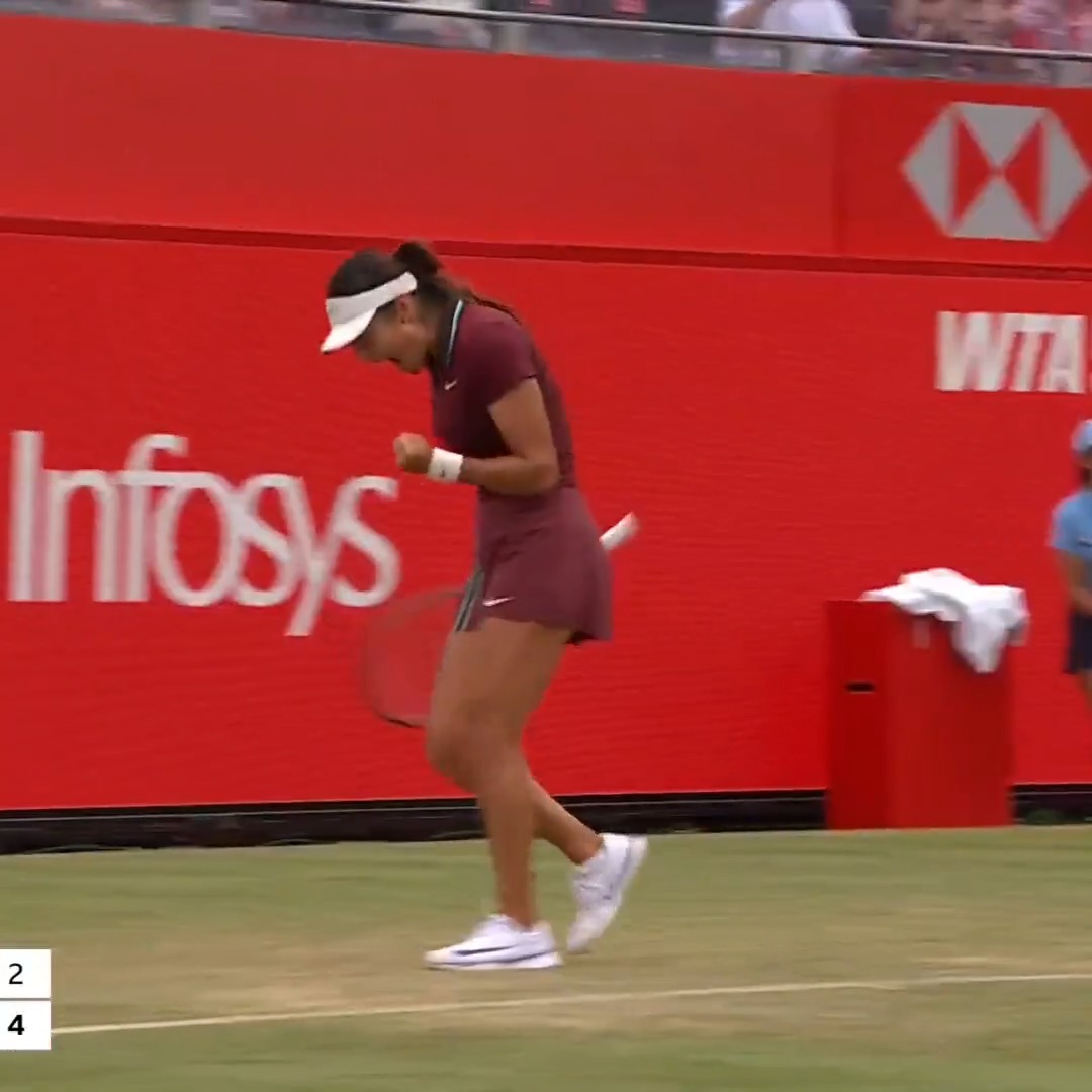 A rally worthy of that reception 👏 Raducanu &amp; Zheng are pushing each other with some special tennis wta | #HSBCChampionships
