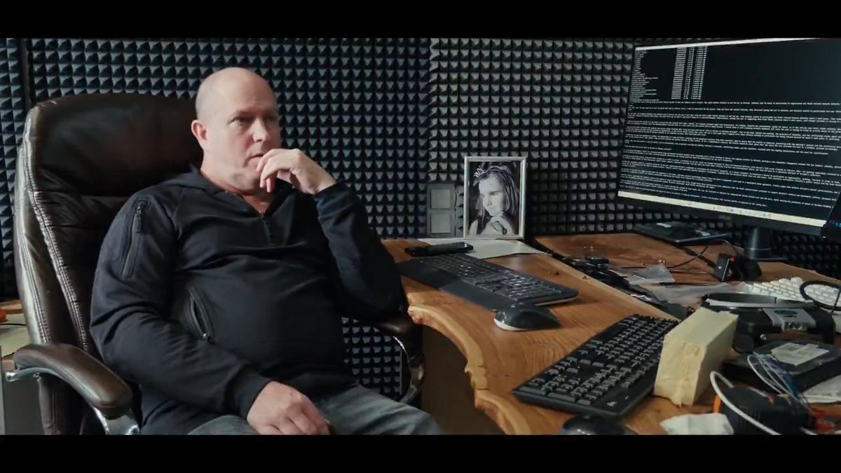 🔴 Depuis son appartement à Moscou, John Mark Dougan inonde internet de fausses informations. Exilé en Russie, l'ancien shérif américain est devenu un précieux relais de la propagande du Kremlin. 📺 "Trump-Poutine : ils veulent tuer l'Europe", dimanche à 21.05 sur France 5 !