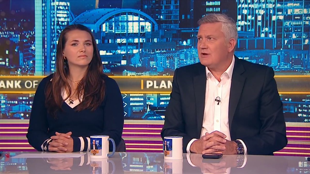 Russell Quirk says Marks & Spencer should have dropped Dawn French after 'mocking' Israel victims. Chloe Dobbs: "Her career is over now. There's no coming back from this." 📺 Plank Of The Week - Mike Graham 🇬🇧 Chloe Dobbs Russell Quirk