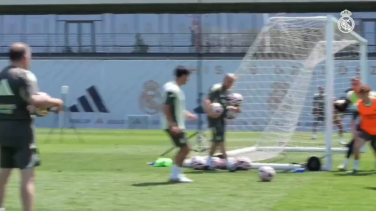 Xabi Alonso animando a Rodrygo Goes tras su gol 😍🤍