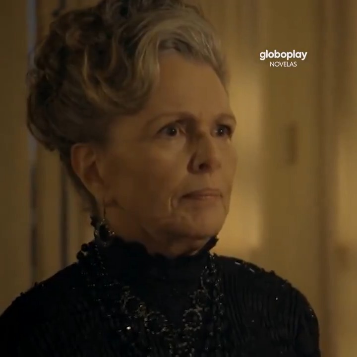 Uma novela que no quarto capítulo já servia essa potência de cena com Ana Beatriz Nogueira e Irene Ravache já mostrava o luxo que iria ser, como é bom ter vivido isso aqui em 2015. #AlémDoTempo