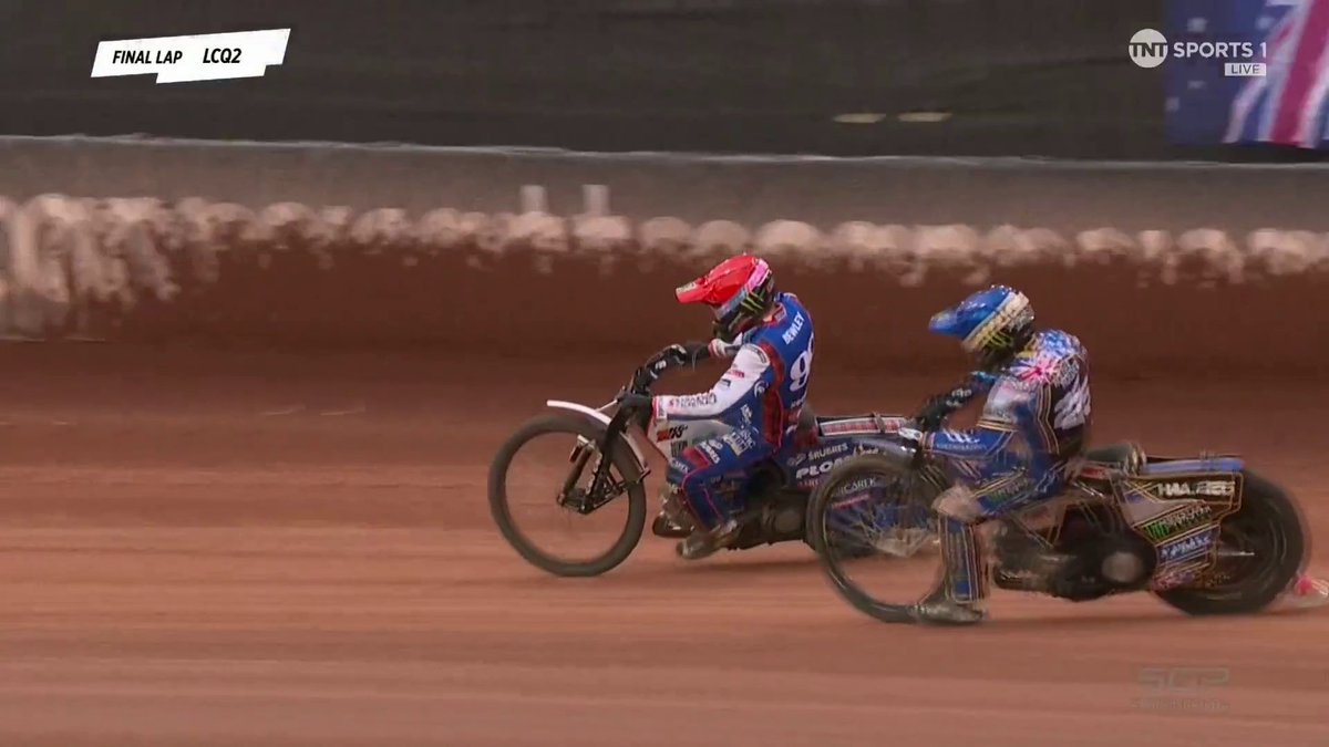 MANCHESTER ARE YOU NOT ENTERTAINED?! 🔥 An incredible ride in LCQ 2 from Dan Bewley as he books his spot in the Grand final 😮💨🔥 #SGP | #BritishSGP 🇬🇧