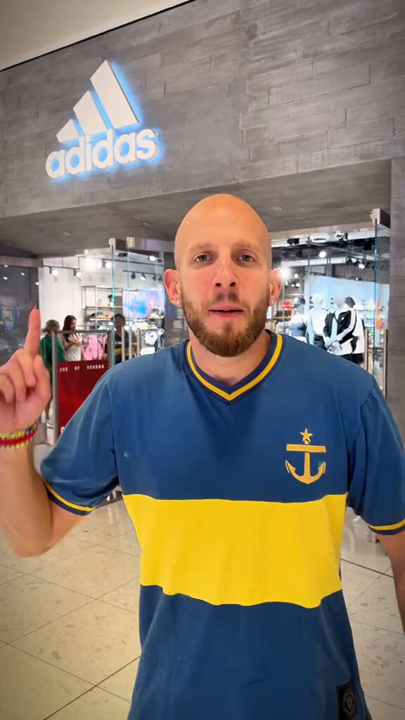 Aventura Mall en Miami. Se agotó la camiseta de Boca nueva en un día. Boca es Mundial. Aguante Boca siempre!💙💛💙