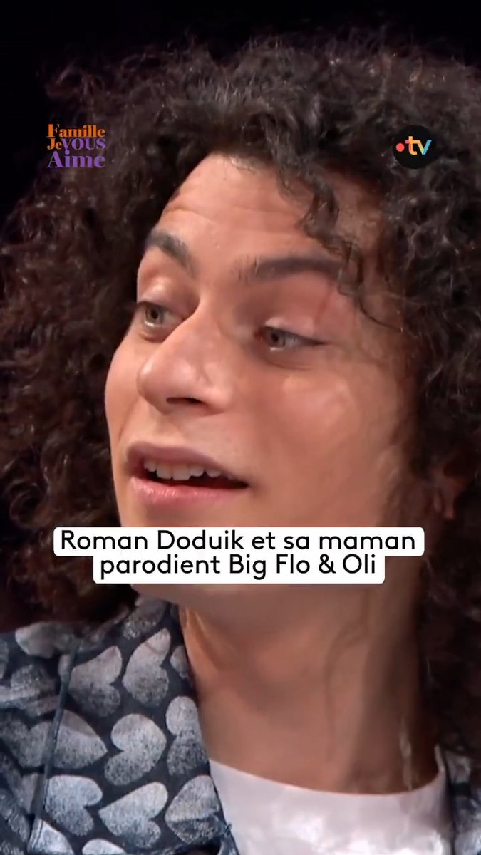 Quelle complicité entre Roman Doduik et sa maman 😂 Retrouvez "Famille je vous aime" sur notre plateforme 👉