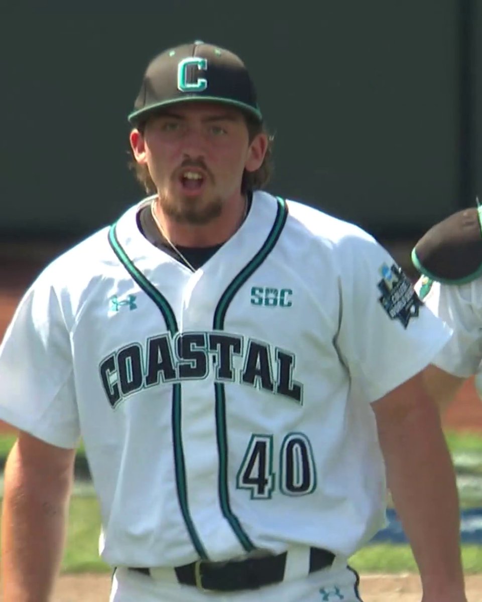 24 STRAIGHT WINS FOR THE CHANTS 🔥 Coastal Carolina takes down Arizona in Game 1 of the MCWS‼️