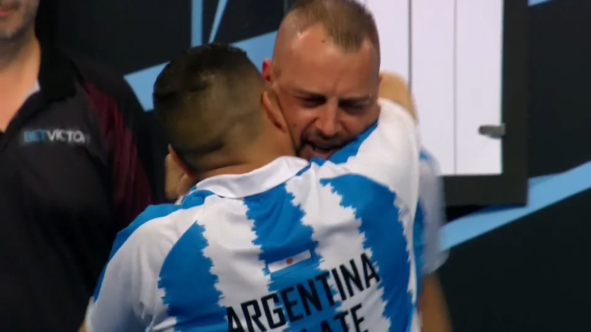 ARGENTINA ADVANCE! 🇦🇷 What a story! World Cup debutants Argentina win through an epic against New Zealand to reach the last 16 at the Eissporthalle! 📺 #WCOD25 | First Round
