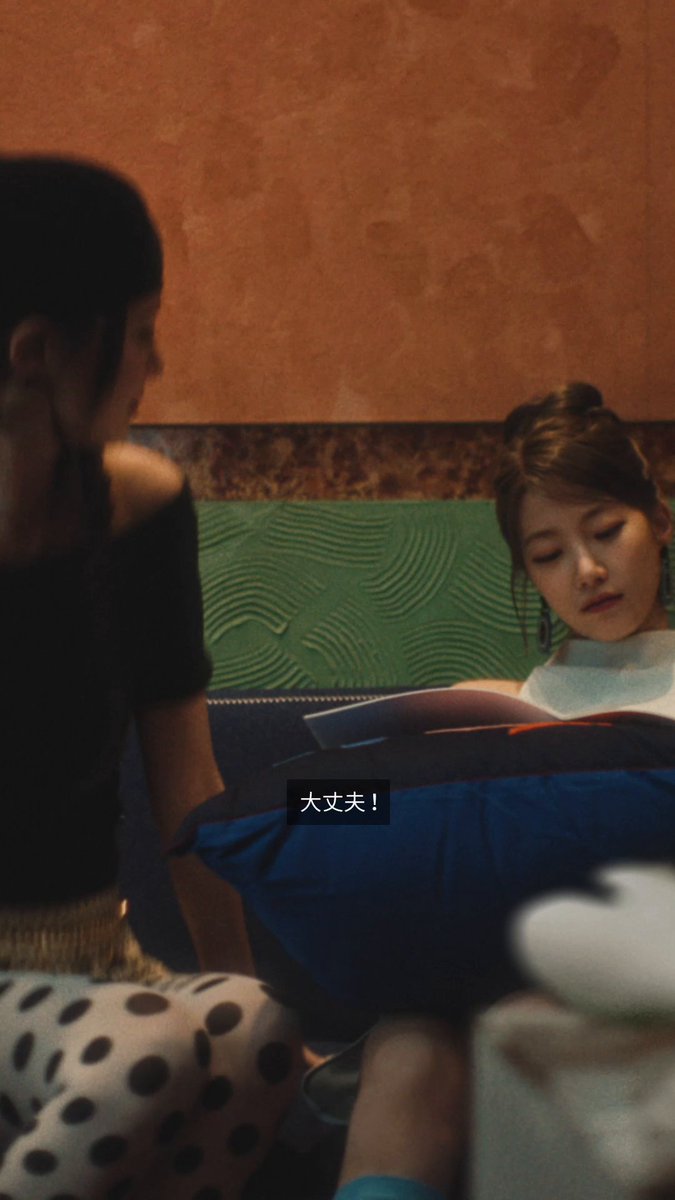KAZUHA さんと EUNCHAE さんがシャンデリアの組み立てに挑戦！ 複雑な説明書なので Gemini に相談してみると？ （お二人の最後の表情がかわいすぎます...） #LE_SSERAFIM #르세라핌 #LE_SSERAFIM_HOT #ComeOver #Android