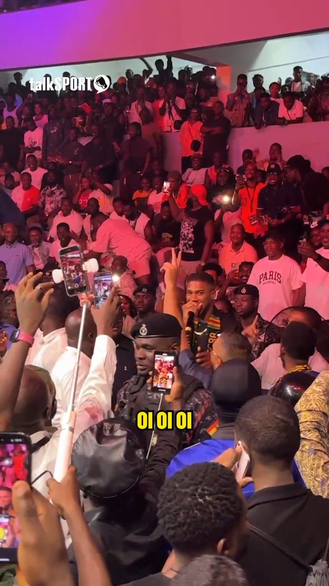 🗣️ "Oli, Oli, Oli!" 🔈 "Oi, Oi, Oi!" Anthony Joshua gees up the crowd in sensational scenes in Ghana 🇬🇭🔥