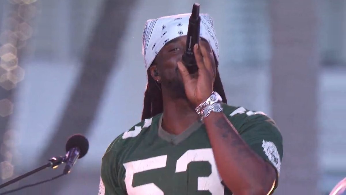 Shaboozey is LIVE now in South Beach, Miami 🎶🏝️ Shaboozey kicks off our FIFA World Cup 26: One Year To Go Show on FOX with 'Last of My Kind' 🔥