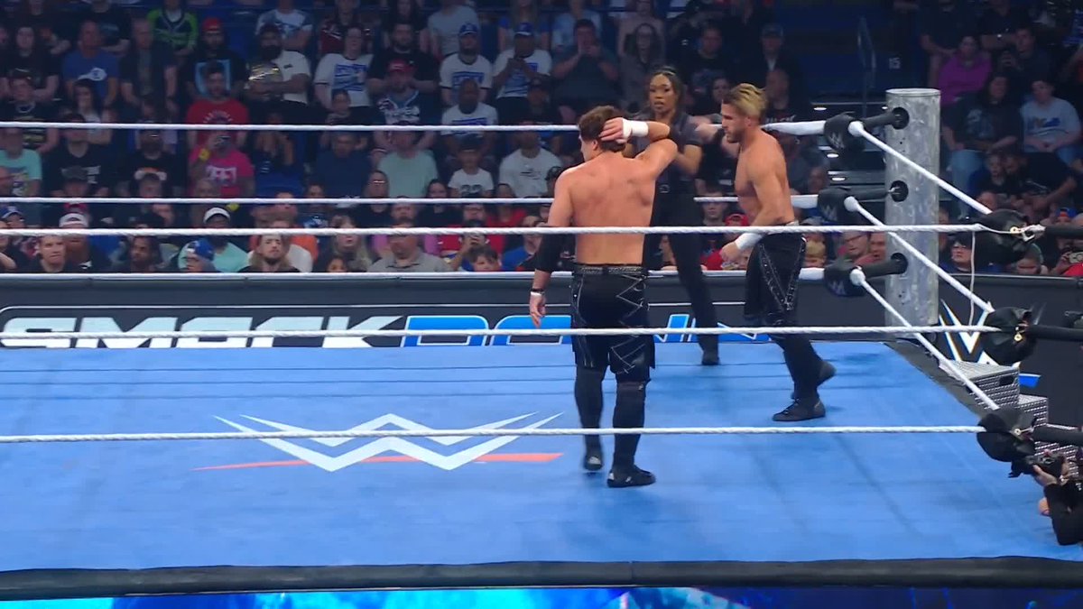 .chriSabin and @Lx $helley are in sync! 🔥 #SmackDown