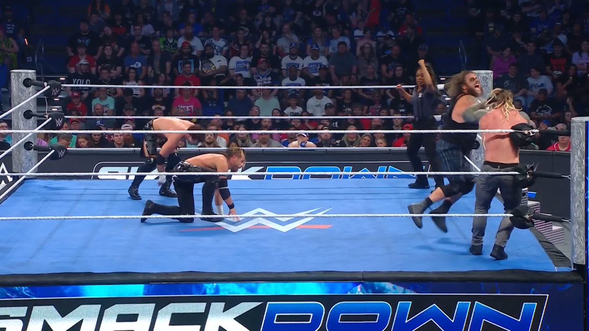THAT'S teamwork! ๐ค๐ #SmackDown