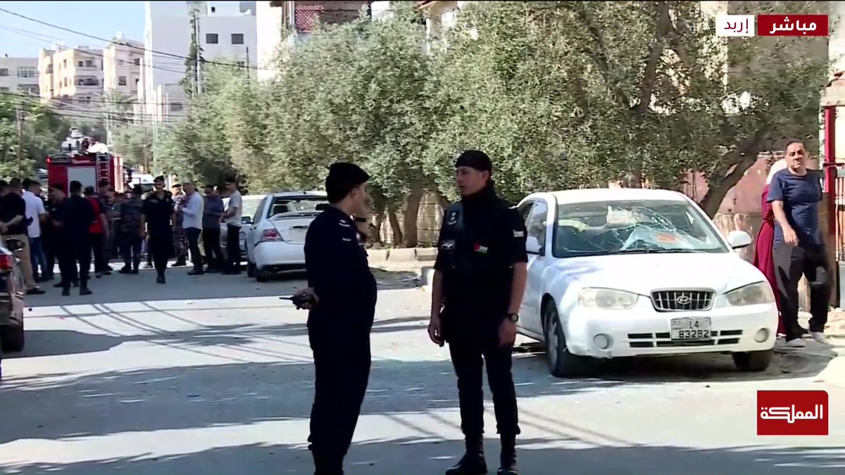 مراسل المملكة: الأجهزة الأمنية تطوّق منطقة سقوط الجسم المتفجر في إيدون وتمنع دخول من ليس له صفة رسمية أو عمل أو من أصحاب المنازل #الأردن #إيدون #إربد #هنا_المملكة