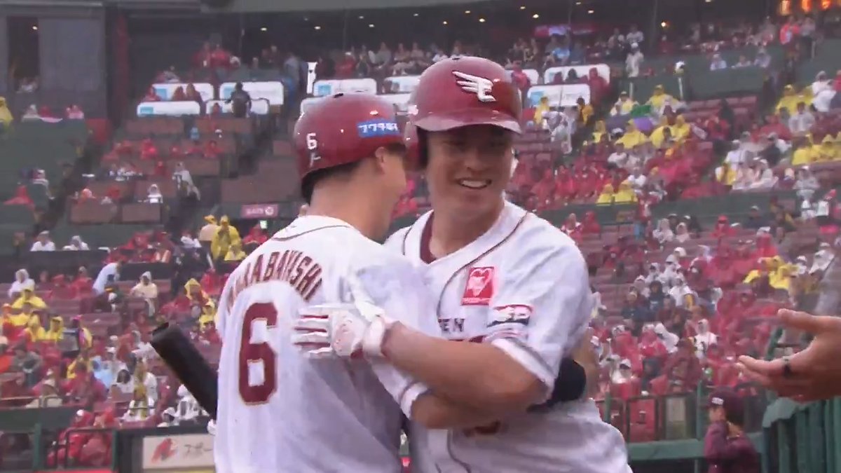 東北楽天がこの7回裏に逆転‼️ #村林一輝 選手 #浅村栄斗 選手のタイムリーヒットで同点に🔥 そして、代打 #渡邊佳明 選手の勝ち越し犠牲フライ✨ #RakutenEagles #日本生命セ・パ交流戦2025 #交流戦 #セ・パ交流戦 👇ライブ配信はこちら
