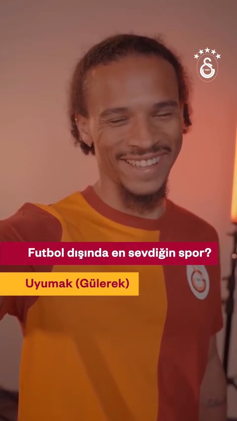 - En sevdiğin film? Sane: "Gladyatör." - Futbol dışında en sevdiğin spor? Sane: "Uyumak (Gülerek)."