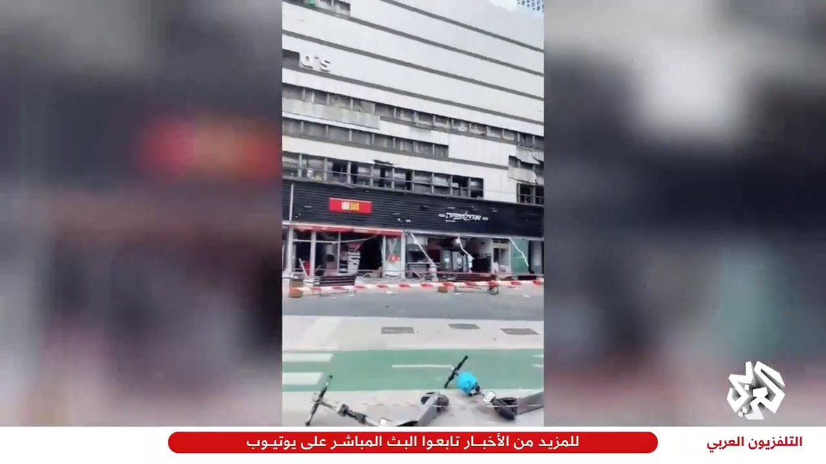 مشاهد تظهر حجم الدمار بمركز تجاري في تل أبيب جراء سقوط صاروخ إيراني قرب مقر قيادة أركان الجيش الإسرائيلي