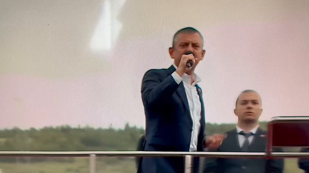 Özgür Özel, “cumhurbaşkanı Erdoğan üç ay önce, bir ay sonra bunlar birbirinin yüzüne bakamayacak, kimsenin yüzüne bakamayacak demişti. Buradan Bayburt’tan sizlerin gözünün içine baka baka sesleniyorum söylenenlerin hepsi iftira.”adalet! Özgür Özel