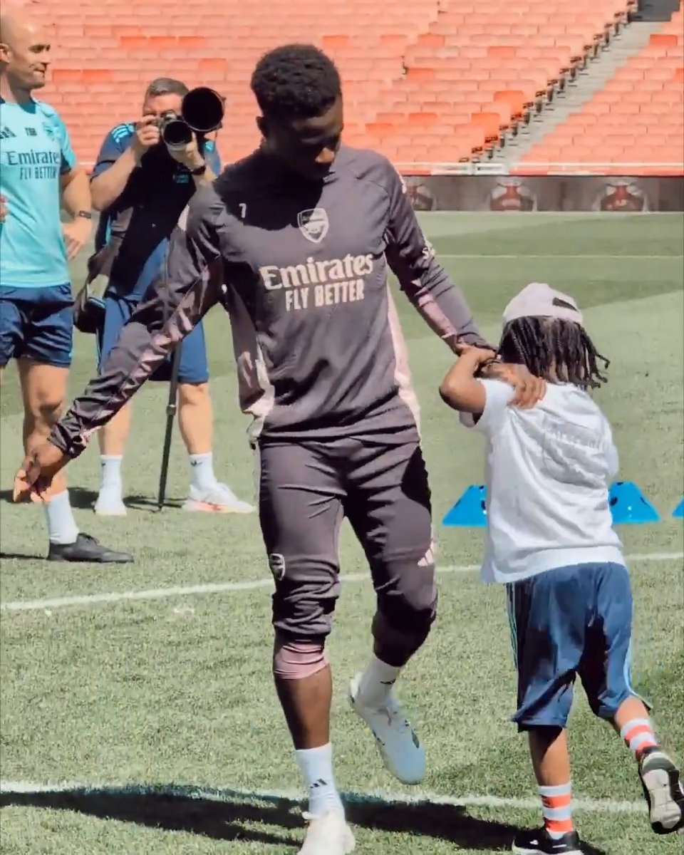 What it's all about. Our Gunners make it a training session to remember for these young supporters 😊