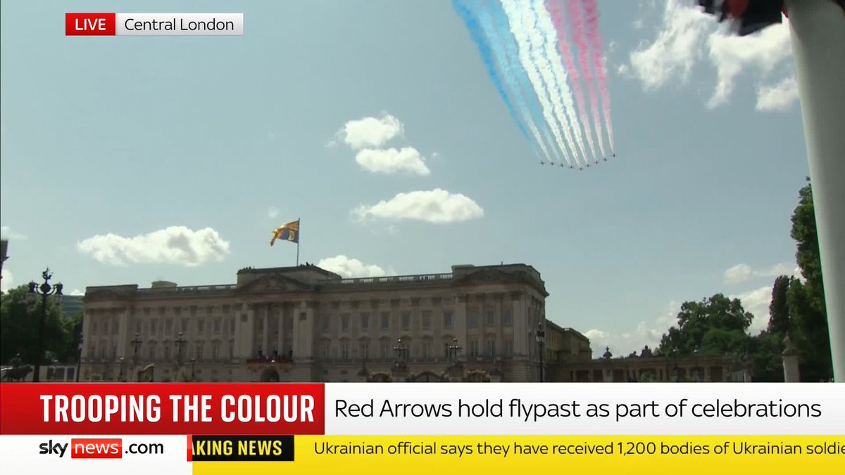 The Red Arrows fly over Buckingham Palace, showcasing their iconic red, white and blue smoke trails. 📺 Sky 501, Virgin 602, Freeview 233 and YouTube