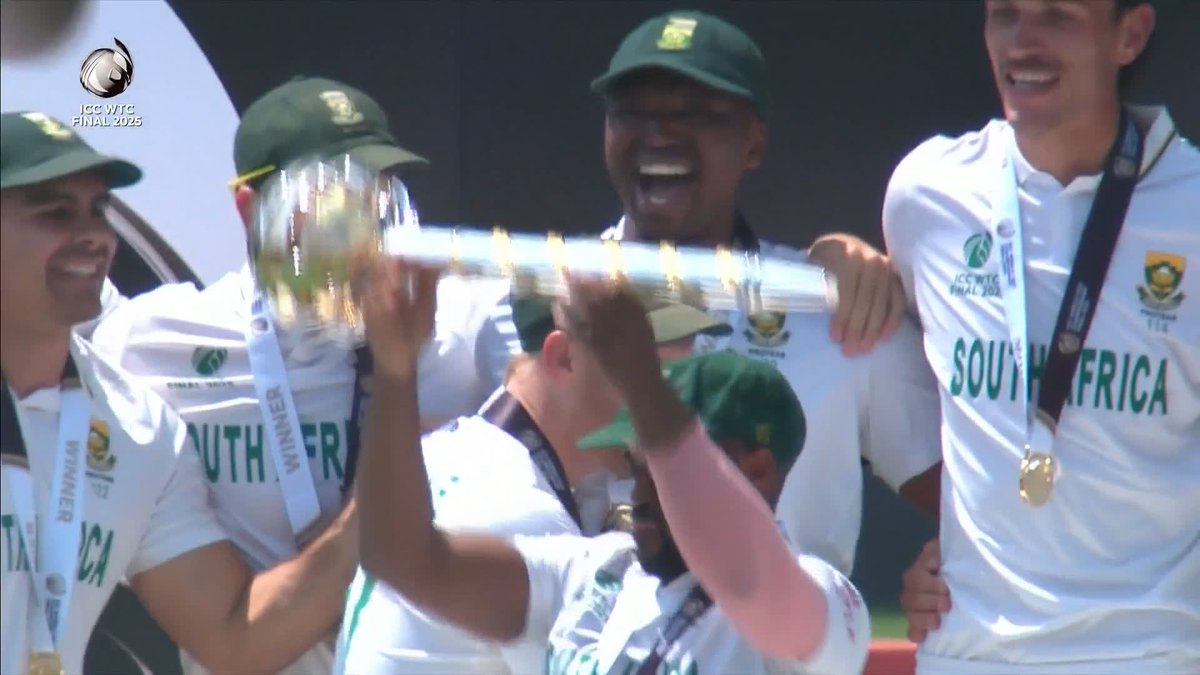 SOUTH AFRICA LIFT THE WORLD TEST CHAMPIONSHIP TROPHY! 🏆🇿🇦