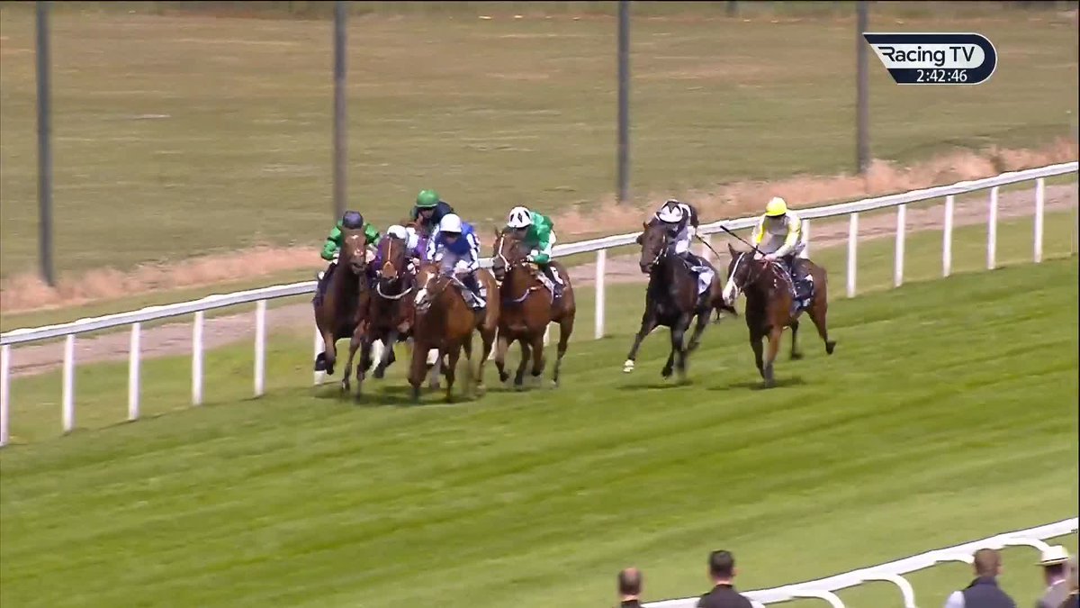 👀 Town And Country pulls it out of the fire to win the Listed Scurry Stakes! First Sandown Park win for Colin Keane