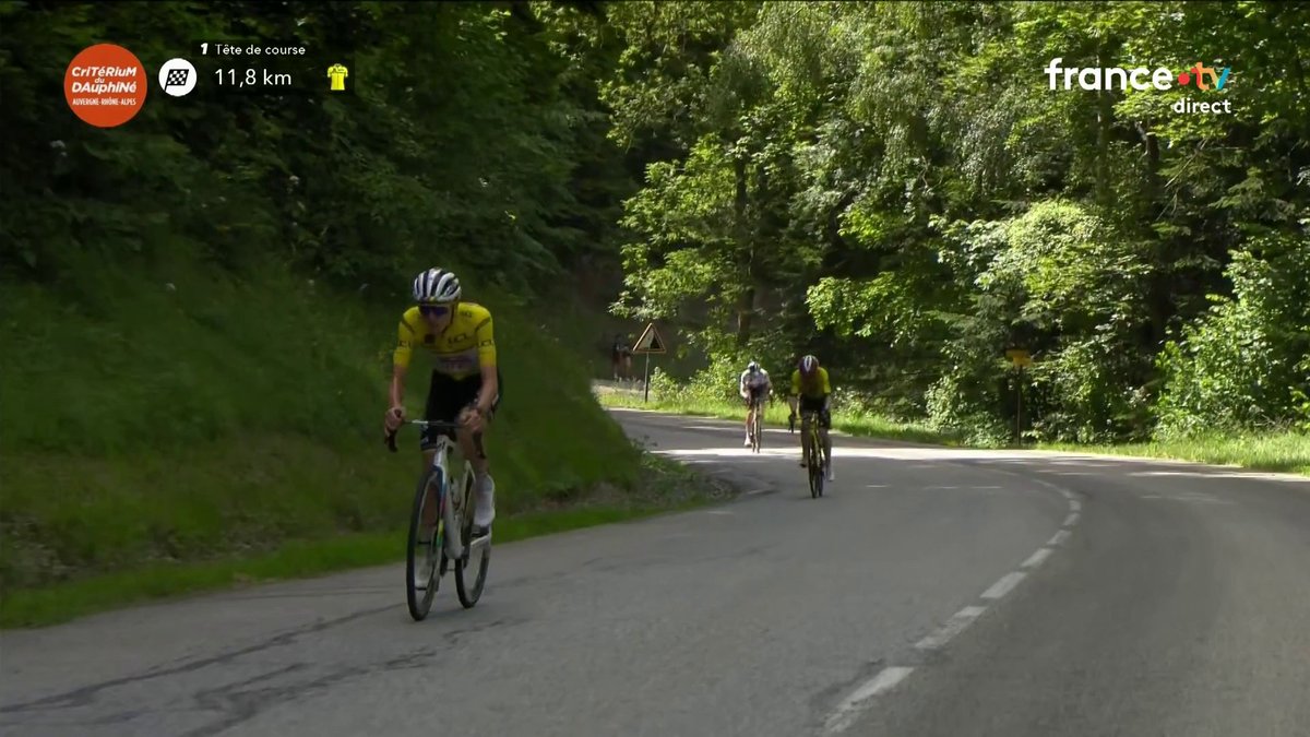 🚴 #Dauphiné | 🚀 ATTAQUE DE TADEJ POGAČAR ! 🔥 Le maillot jaune prend les choses en main à 12km de l'arrivée ! Personne ne peut suivre ! 📺 Le direct :