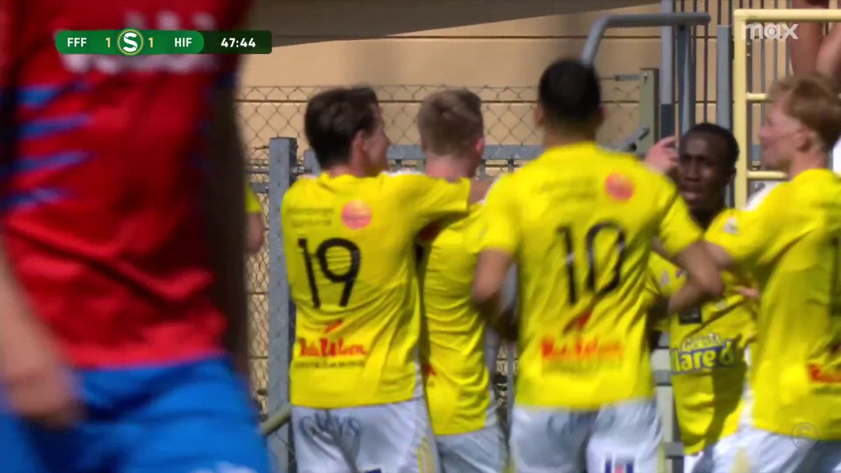 🗣 "Det där är riktigt vackert!" Lucas Sibelius med en kalasträff i inledningen av andra halvlek, 1-1! 🟡 📲 Se Falkenbergs FF - Helsingborgs IF på Max