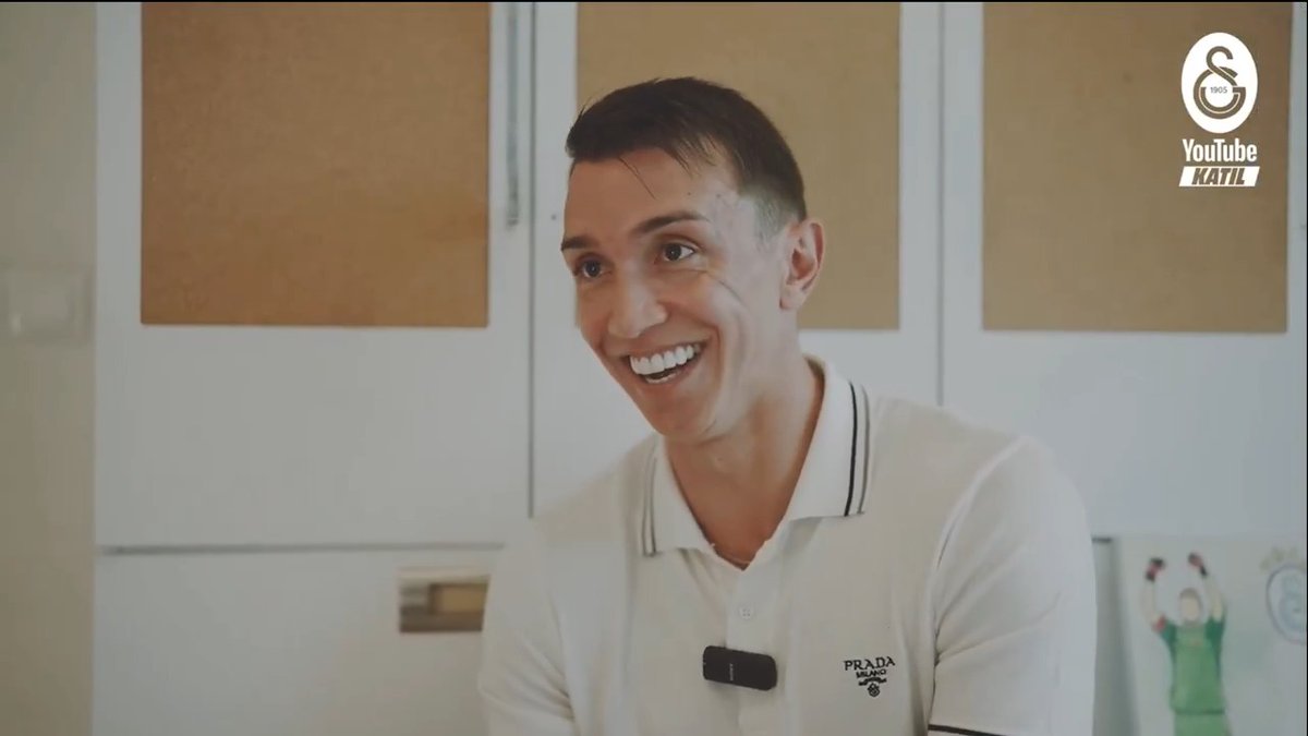 Fernando Muslera: "Mauro Icardi'nin kafada sadece Fenerbahçe var. 1 dakika oynadı adam gol attı, normal değil (Gülerek)." (GS Youtube katıl)
