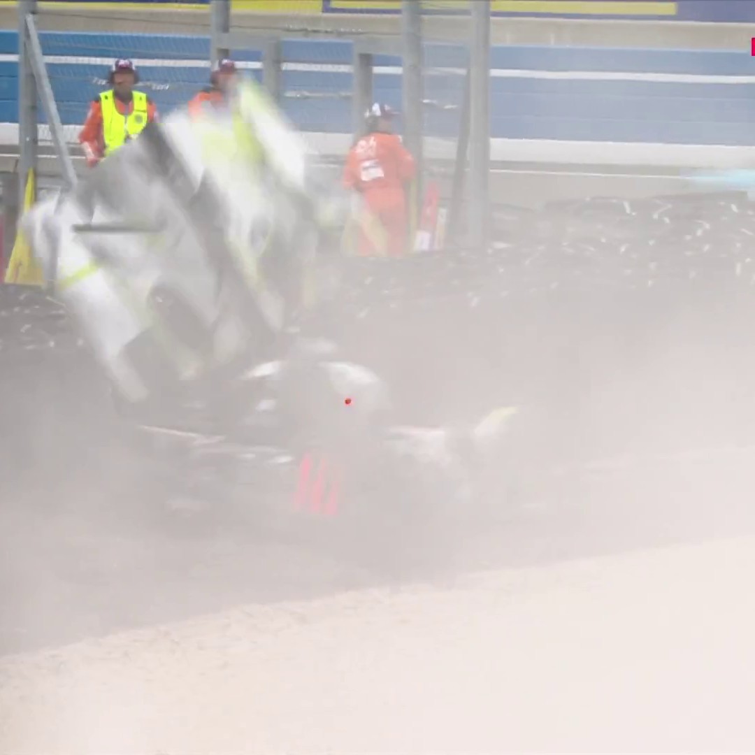La Peugeot #93 tape le mur et perd son capot arrière ! Suivez les 24 Heures du Mans en intégralité sur Eurosport et Max