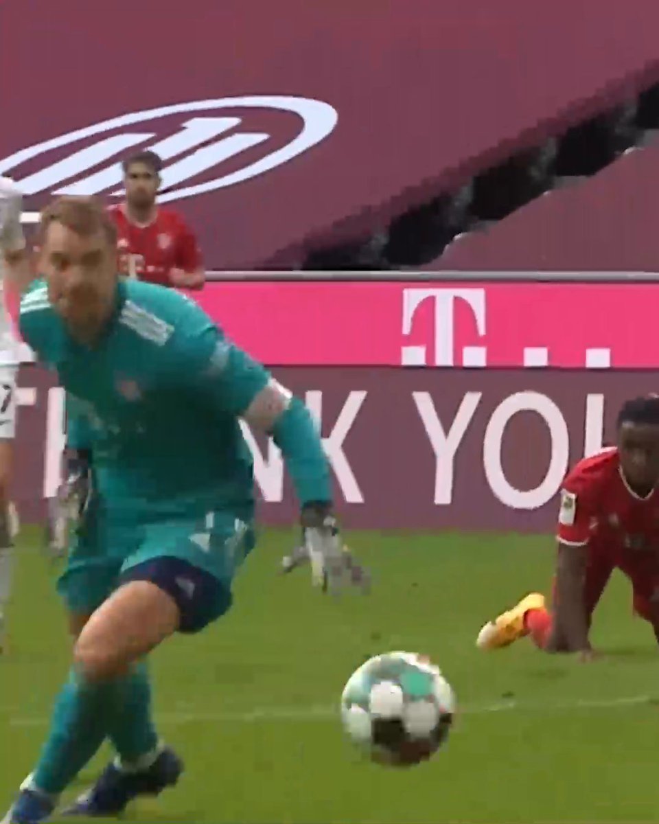 Manuel Neuer est vraiment un gardien unique au monde quand même. 🤩 (ESPN FC)