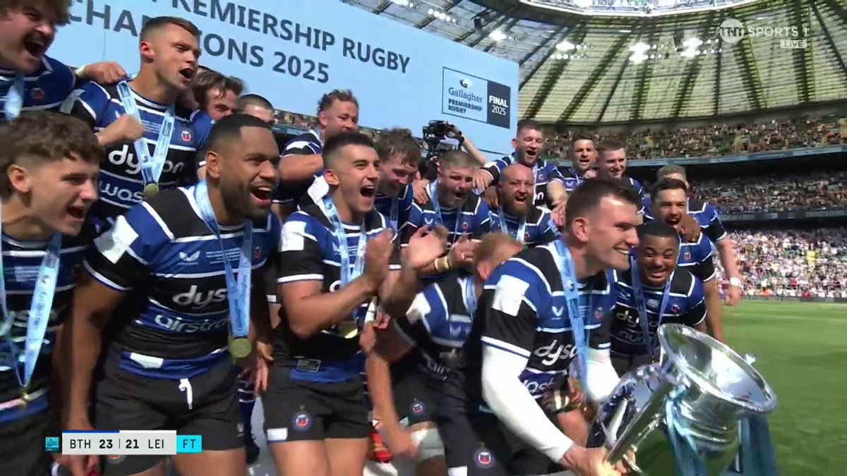 🏆 Ben Spencer lifts the trophy aloft and Bath are Gallagher Premiership Champions!