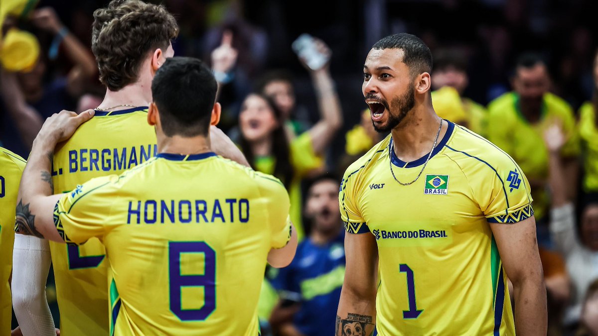 #VNL2025: BRAZIL 🇧🇷 3-2 🇺🇦 UKRAINE Down 2–0, Brazil ignited a comeback in front of a roaring Rio crowd — with ALAN leading the charge and scoring 21 points! 💥 What a turnaround against Ukraine! 📺 Full replay on the VBTV app. 🏐 #BePartOfTheGame #Volleyball #Volei