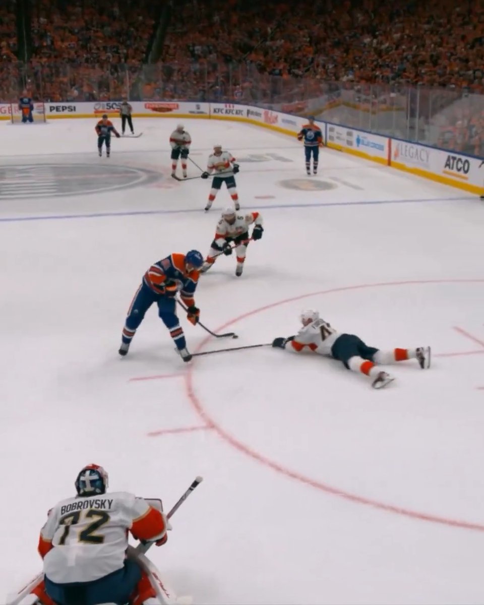 Gustav Forsling defensive masterclass. He's been a beast in this #StanleyCup Final 😤 📺: Florida Panthers vs. Edmonton Oilers #StanleyCup Final Game 5 TONIGHT at 8p ET on NHLonTNT, HBO Max Sports, Sportsnet, and TVA Sports!