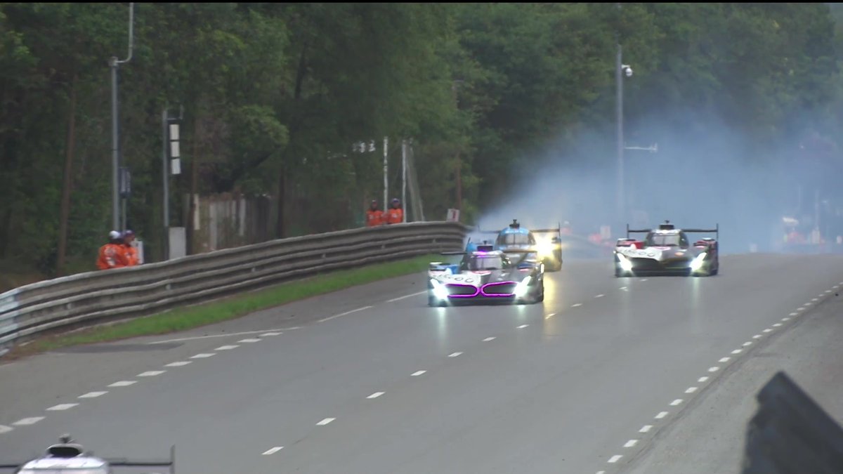 Algarve Pro Racing in trouble with a piece of bodywork dragging on the track aftter contact with another LMP2 car. Into the box for car #25 (#45)