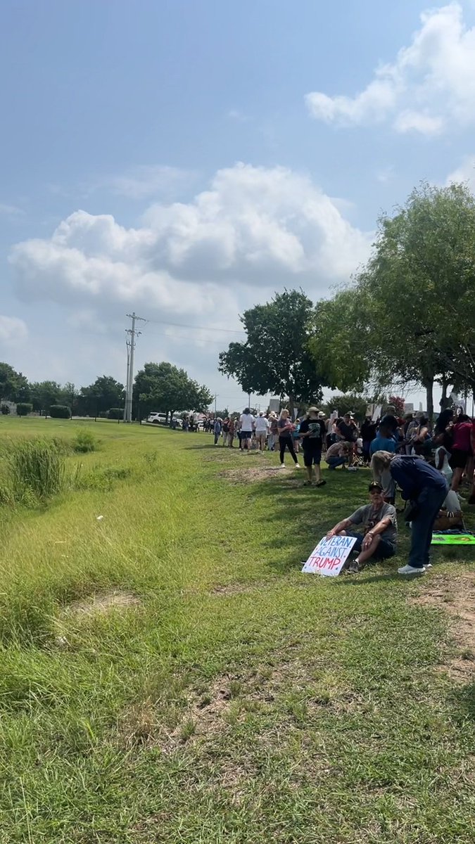 This is what our crew in Cibolo saw at the No Kings rally.