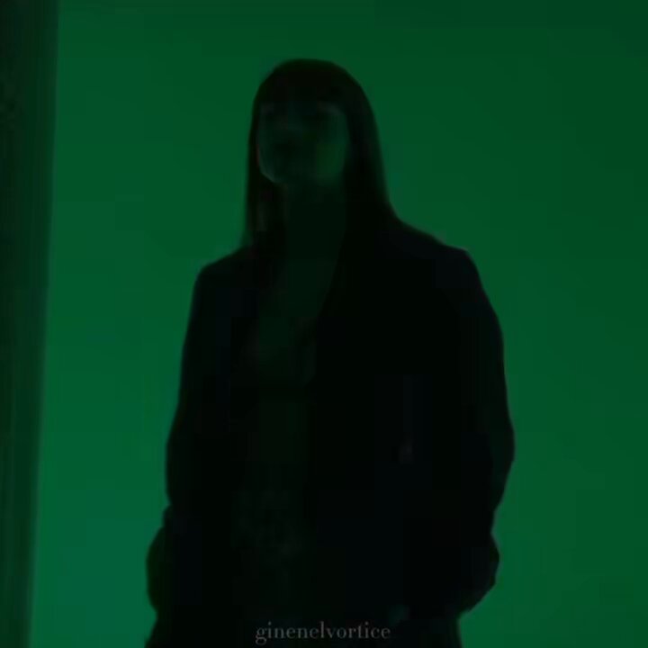 Perché i fan dell’altra cantante anch’essa brava stanno arrampicandosi sugli specchi dicendo quanto sia ballerina ecc… fanno… musica????? Guardiamo la musica: i singoli di Annalisa doppiano Elodie in due settimane, anche senza stadi o promo estreme.
