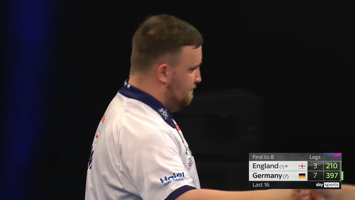 BACK-TO-BACK LEGS FOR ENGLAND! It's not over just yet... Humphries and Littler are battling valiantly here, and they register back-to-back legs to reduce the deficit to 7-4... 📺 #WCOD25 | Last 16