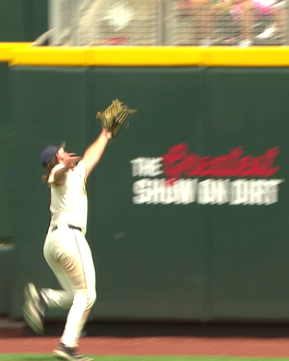 What a catch by Dan Tauken to end the inning for Murray State 😤 #SCTop10 📺 ESPN