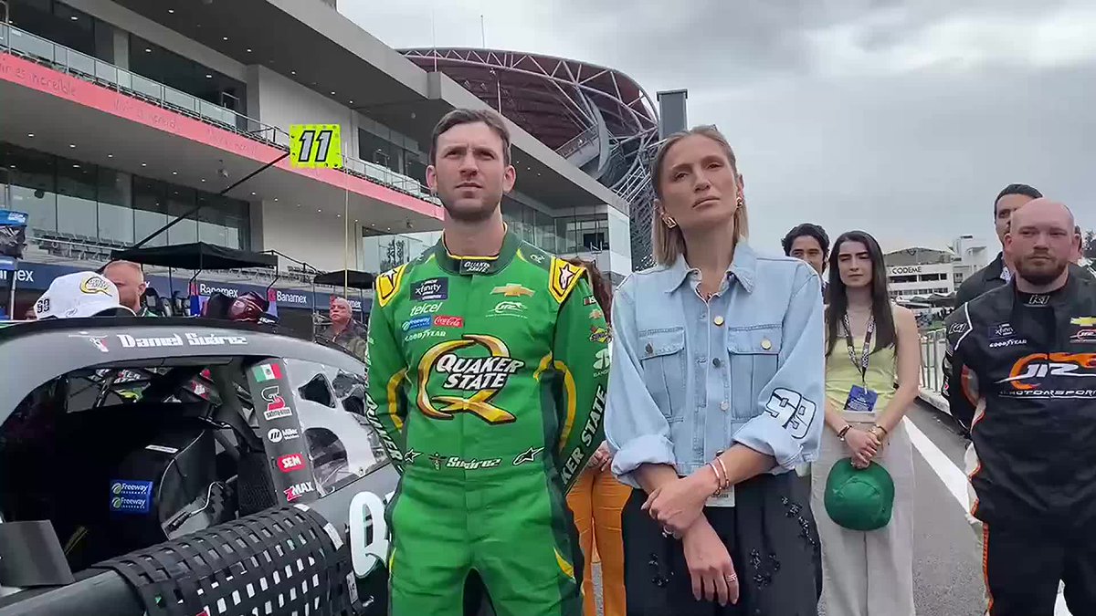DIME QUE ESTÁS EMOCIONADO SIN DECIRME QUE ESTÁS EMOCIONADO 🤩🤩 #NascarxFSMX | Así el mexicano #DanielSuarez durante el Himno Nacional previo a Nascar XFinity. Y lo que le espera este domingo en la estelarísima Nascar Cup Serie