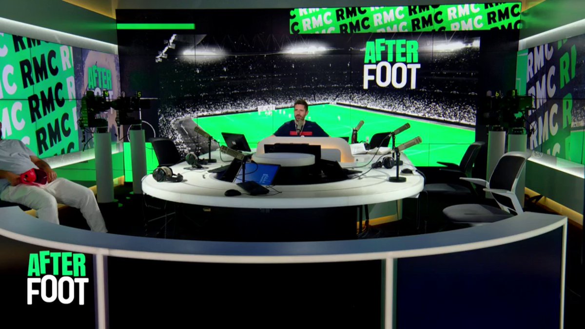 🗨️ Est-ce que les joueurs du PSG vont vraiment jouer cette coupe du monde des clubs ? 🎙️ 𝚆𝚊𝚕𝚒𝚍 𝙰𝚌𝚑𝚎𝚛𝚌𝚑𝚘𝚞𝚛 ne doute pas de l'esprit de compétition des hommes de Luis Enrique : "Tu peux allier le plaisir, le relachement et la compétition."
