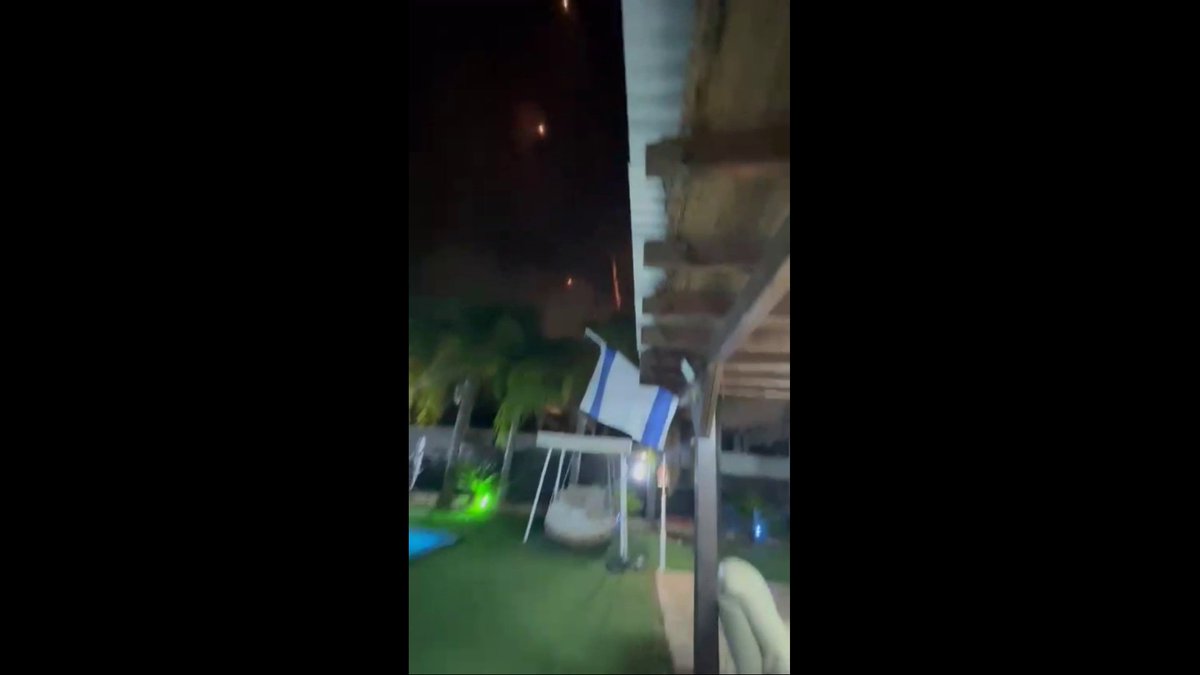 WATCH: Iranian ballistic missiles flying over northern Israel 🎥- 27a