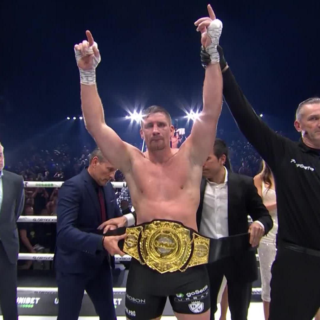 Rico Verhoeven 🇳🇱 s’impose par décision unanime face à Artem Vakhitov et défend sa ceinture pour la TREIZIÈME FOIS ! 😳 #GLORY100