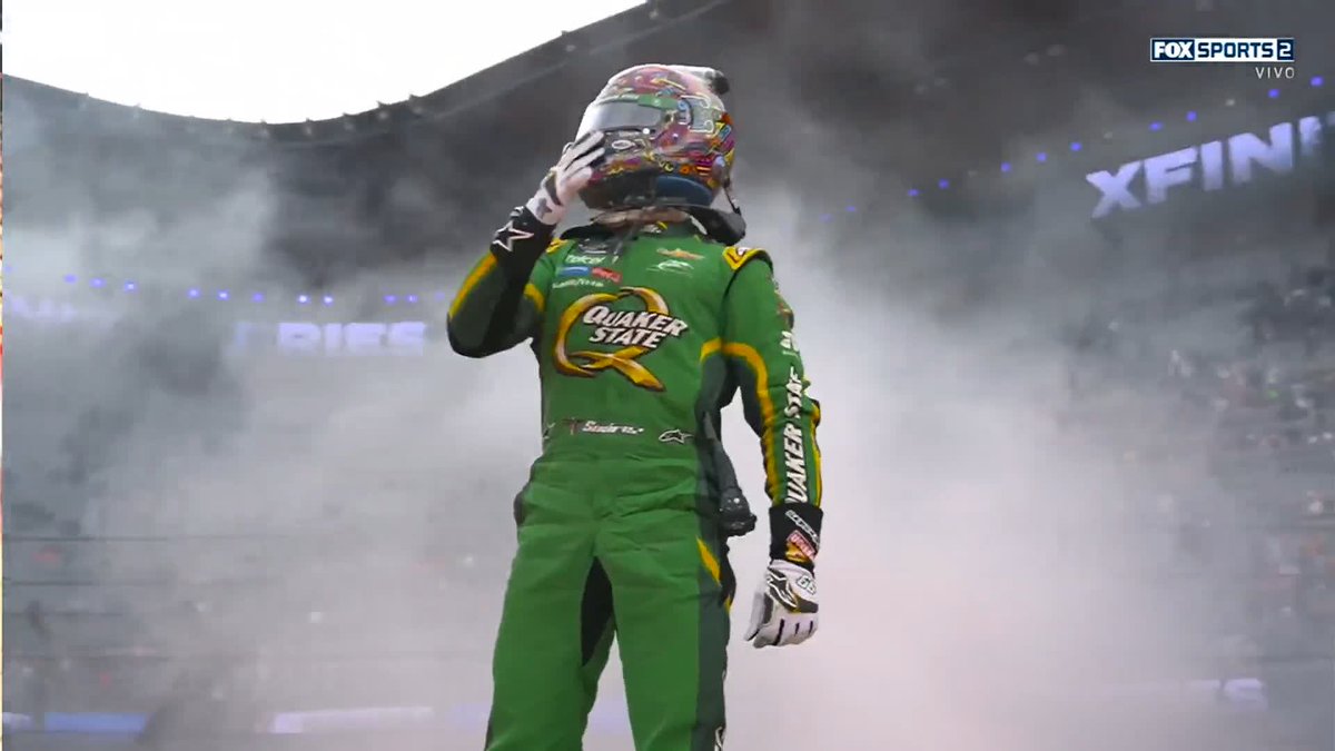 ENHORABUENA, DANIEL, ERES UN CHINGÓN 🇲🇽🏎️🏁 #NascarxFSMX | El Estadio GNP estalla en jubilo luego de la victoria de Daniel Suárez. La gente en el Hermanos Rodríguez ha visto historia. ¡Celébralo, Dani, lo mereces!