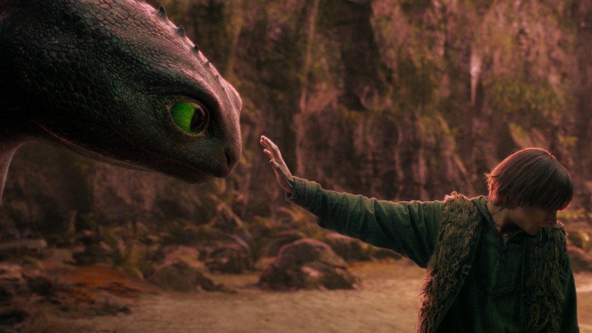 Hiccup and Toothless meet in this official clip from #HowToTrainYourDragon.