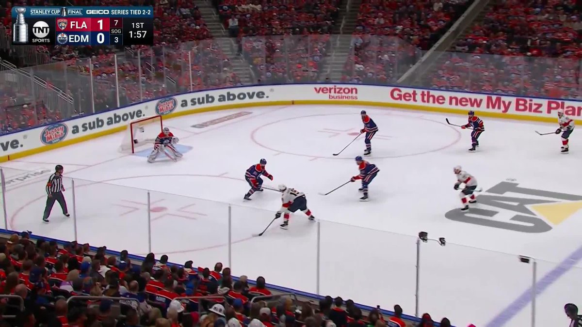 FIRST SHOT IS BLOCKED BUT BENNETT SCORES ON THE SECOND IT'S 2-0 👀