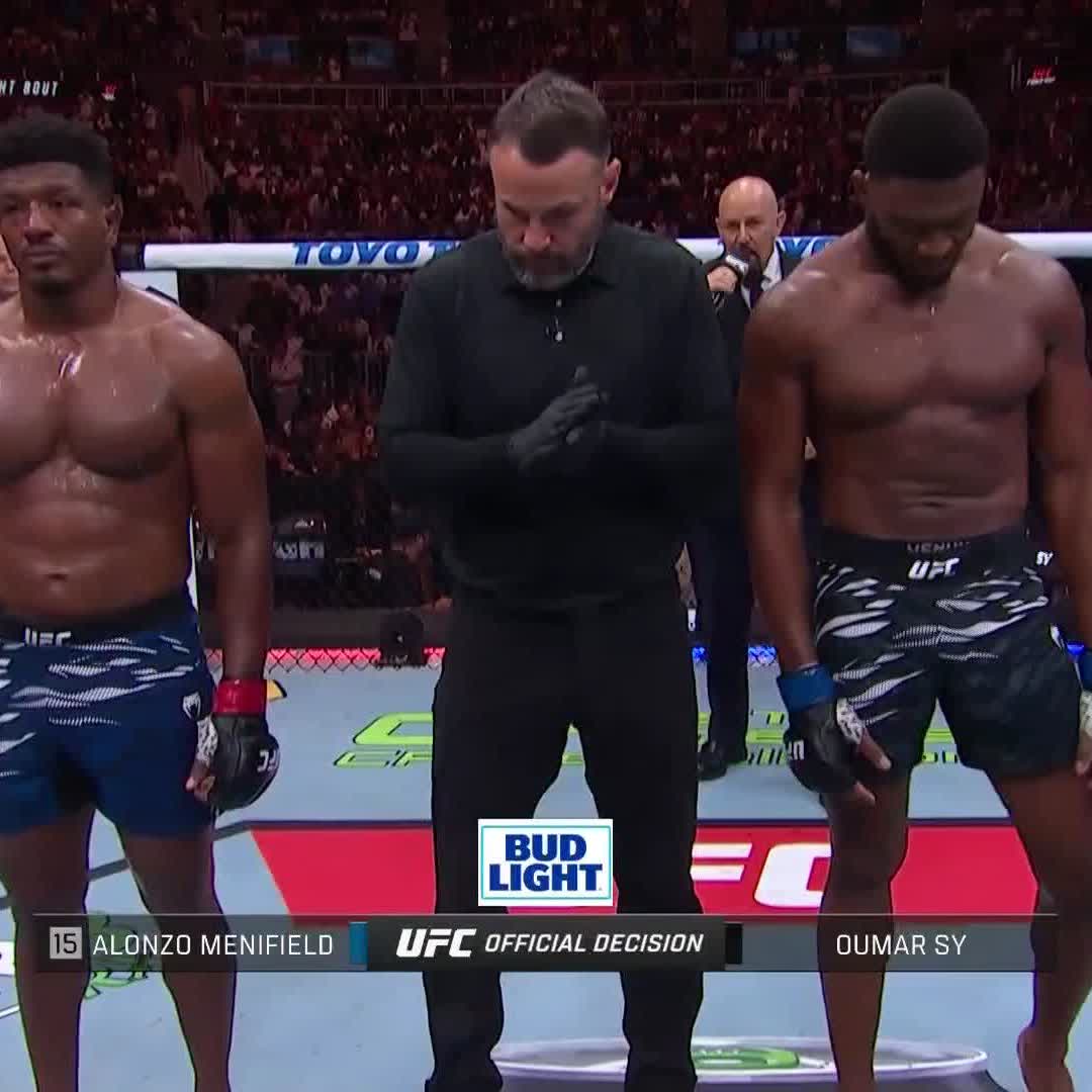 🚨 LA CATASTROPHE Alonzo Menifield 🇺🇸 s’impose par décision unanime face à Oumar Sy 🇫🇷