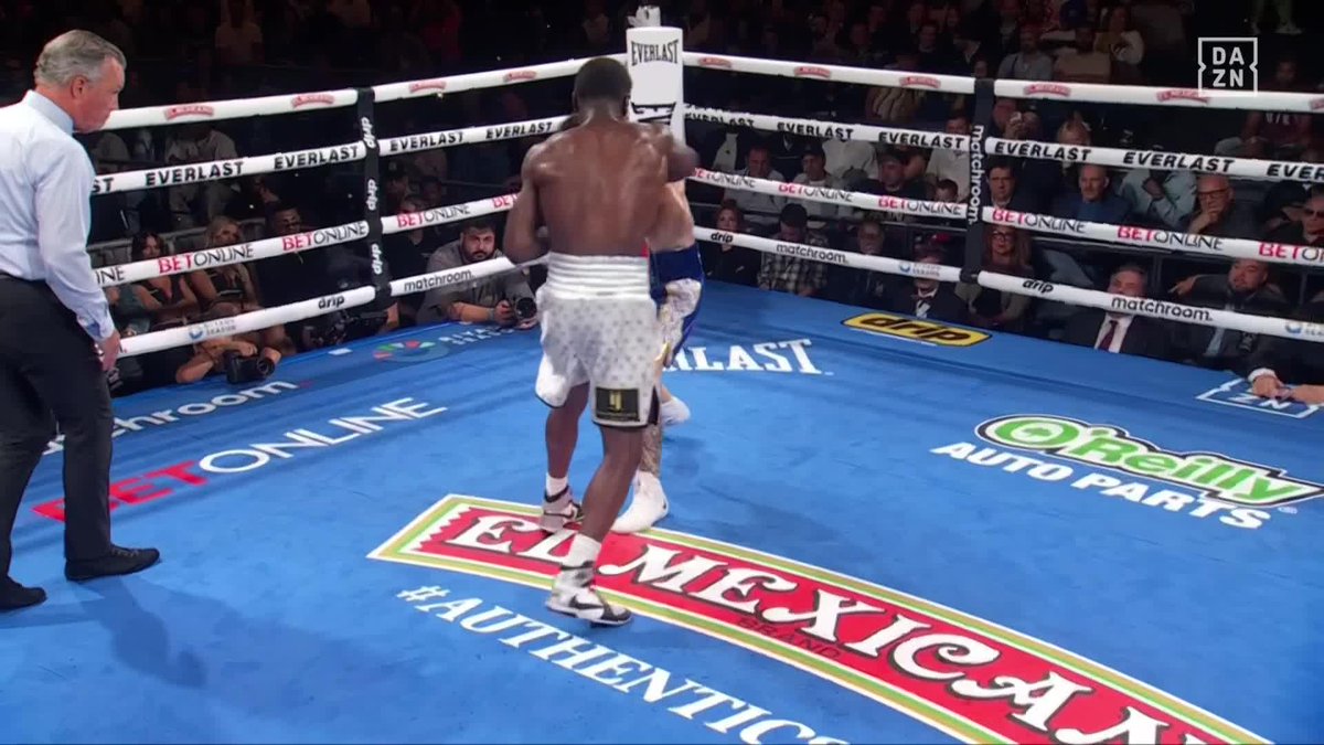 What a performance by Richardson Hitchins, presented by @AutoZone 👊 #HitchinsKambosos