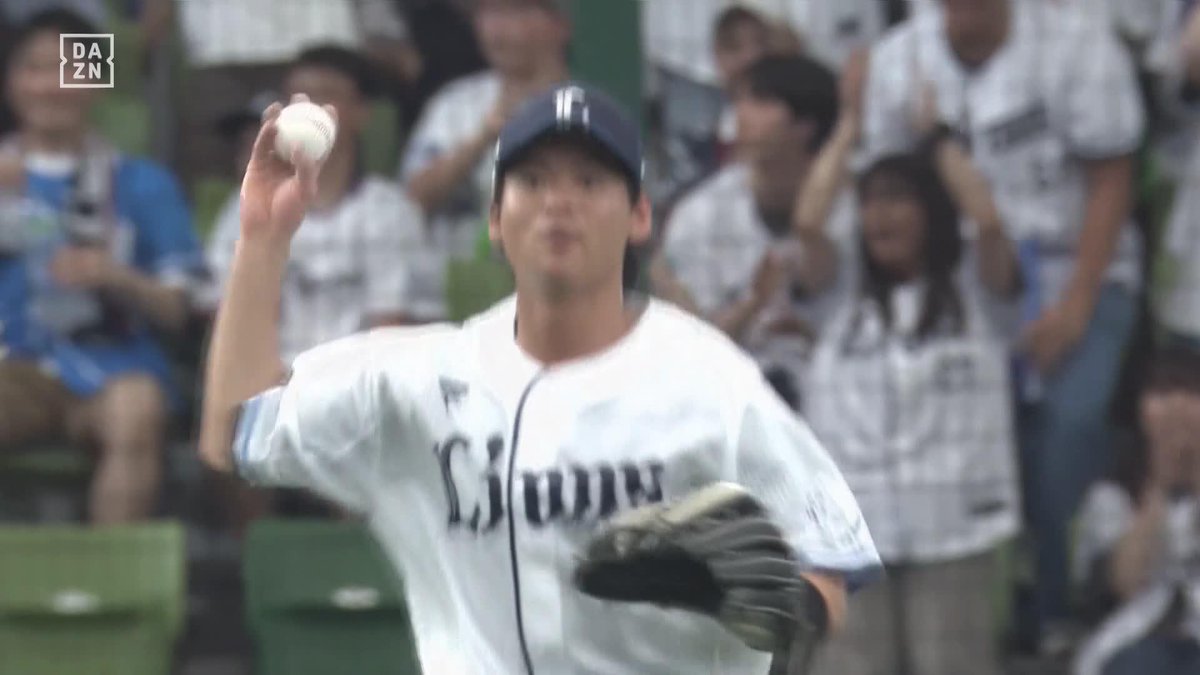 1点を守りきった 最後は仲田慶介がスライディングキャッチ これでライオンズは今週5勝1敗 #オレをみろ 「DAZN BASEBALL」 月々2,300円 (年間プラン・月々払い) 年間契約の初月無料 登録はこちら⏬ ⚾プロ野球(2025/6/15) 🆚西武×中日 📱Live on DAZN #seibulions