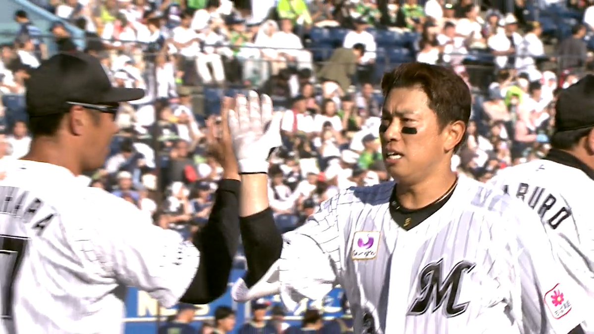 代打 #角中勝也 の真骨頂‼ 2ストライクから3球バットを振らずに見切ってフルカウント プロの選球眼を発揮しサヨナラ呼び込む👏 ハイタッチで西日に映える仕事人の横顔がカッコいい✨ 【初月無料】セ・パ交流戦配信中📡 ▶️ #chibalotte #パリーグ #ベースボールLIVE